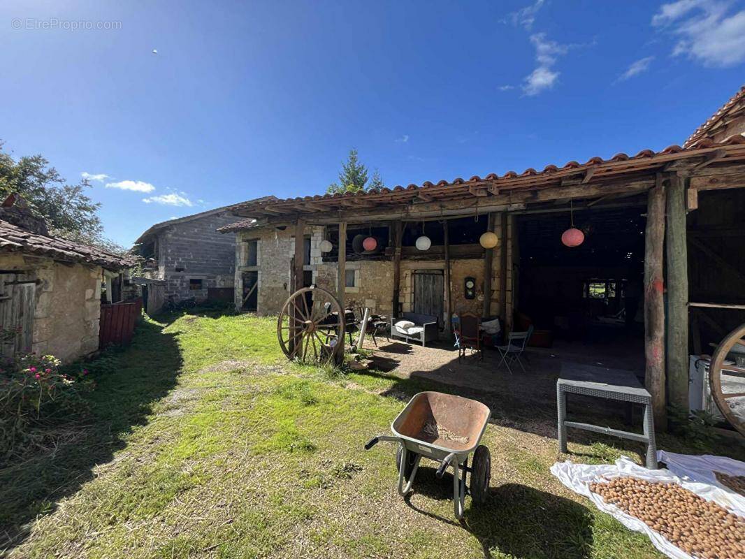 Maison à SAINT-FRONT-D'ALEMPS