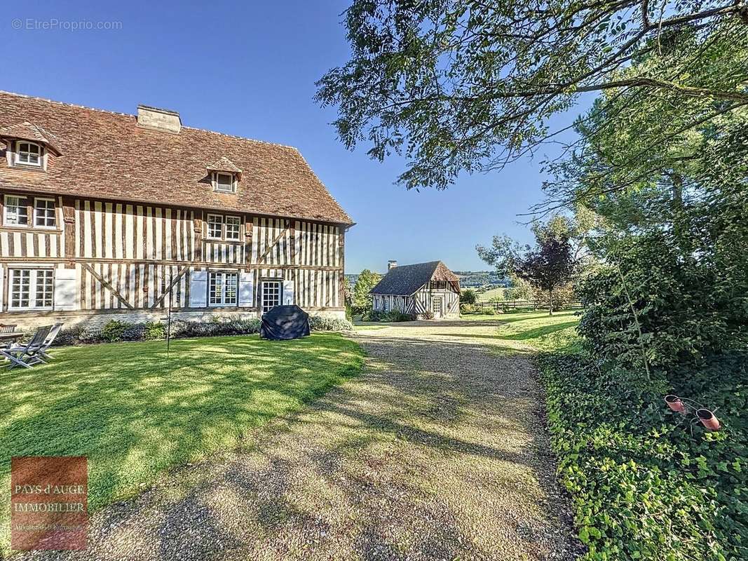 Maison à SAINT-PIERRE-SUR-DIVES