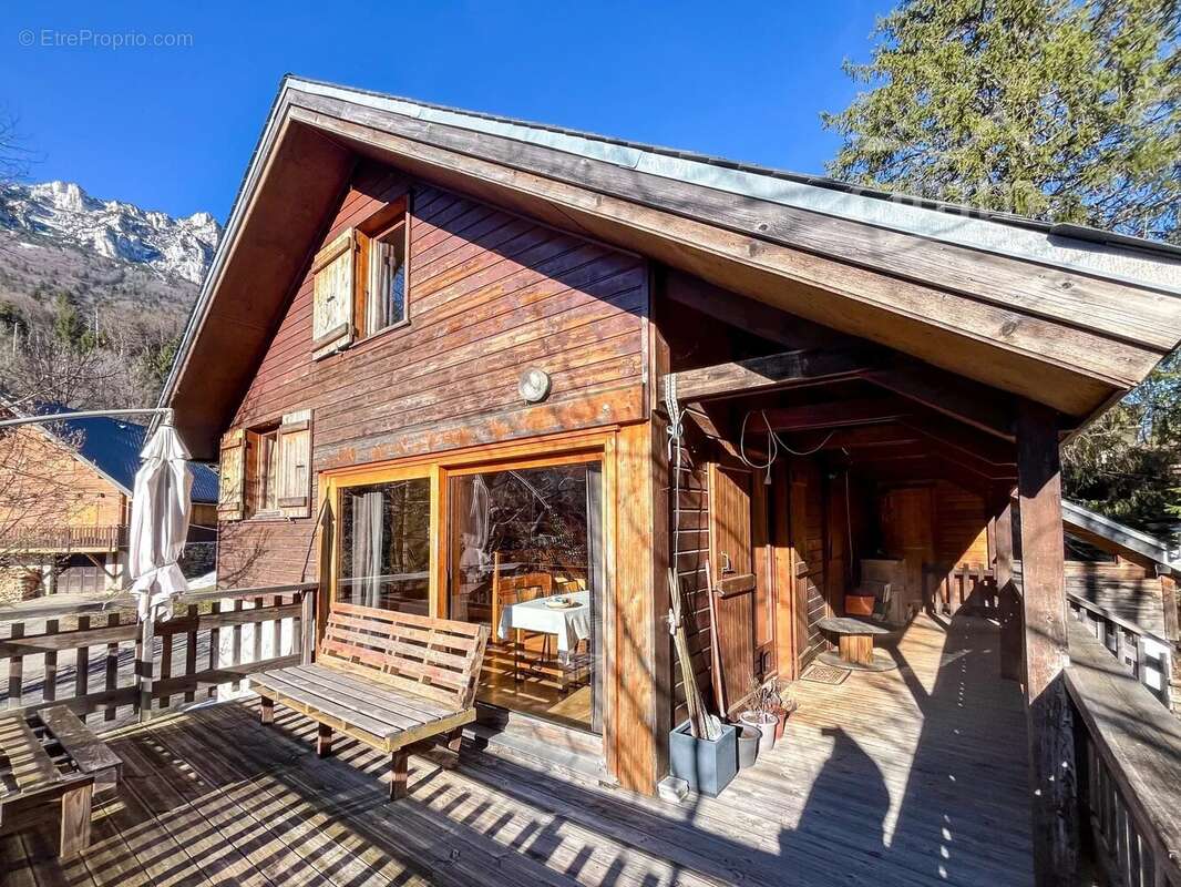 Maison à LA TERRASSE