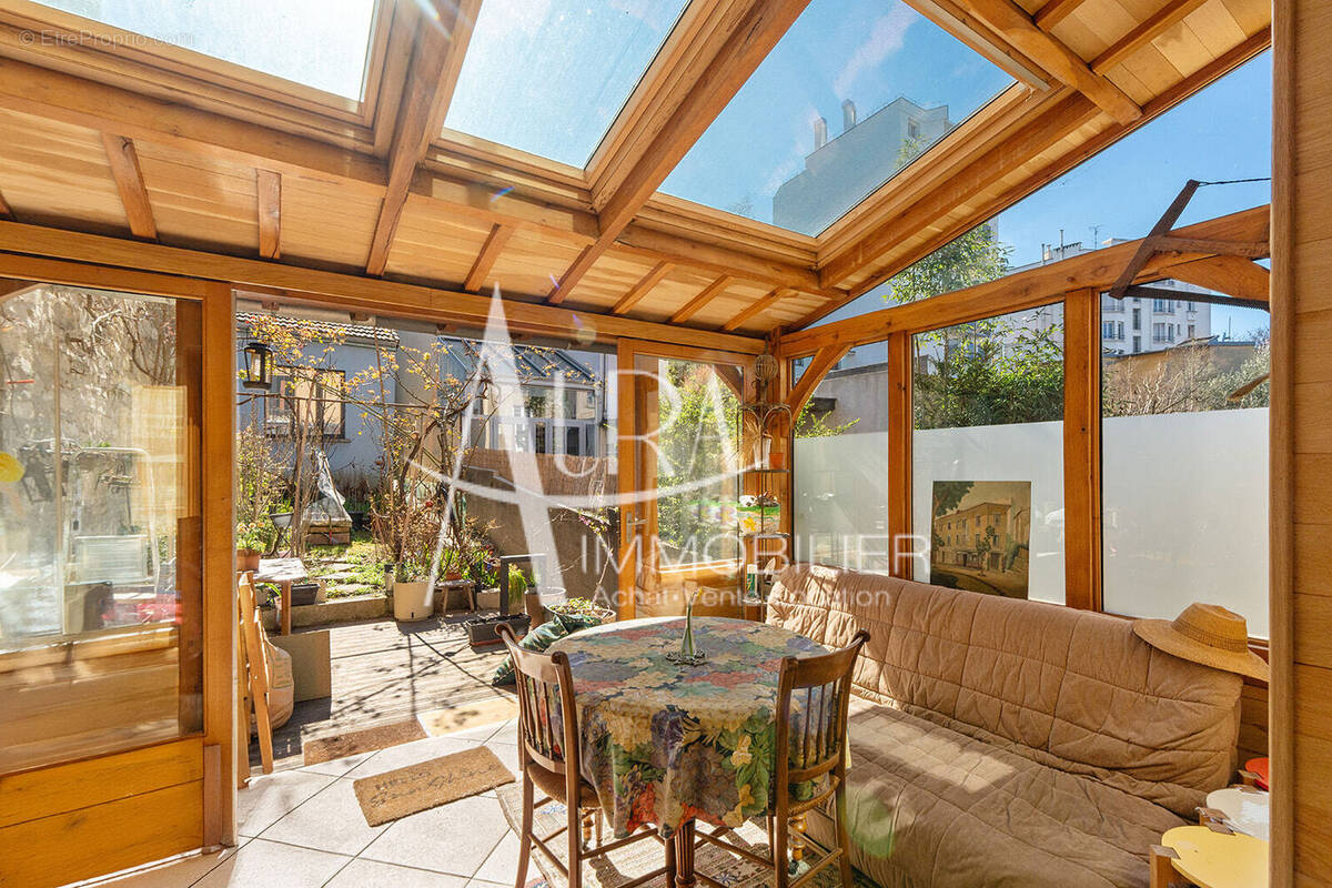 8 SENTES DES CORNETTES  93260 LES LILAS (14) - Maison à LES LILAS