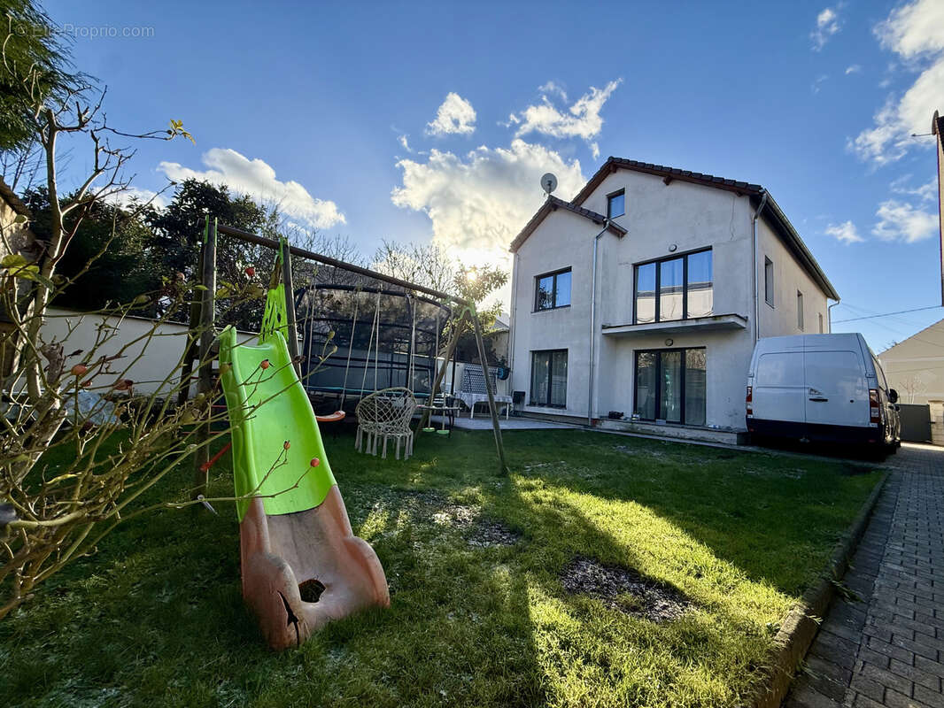 Maison à LE BLANC-MESNIL
