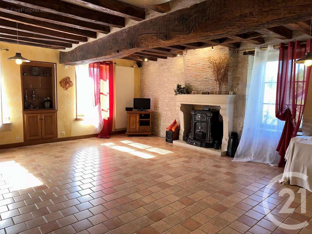 Maison à SUILLY-LA-TOUR