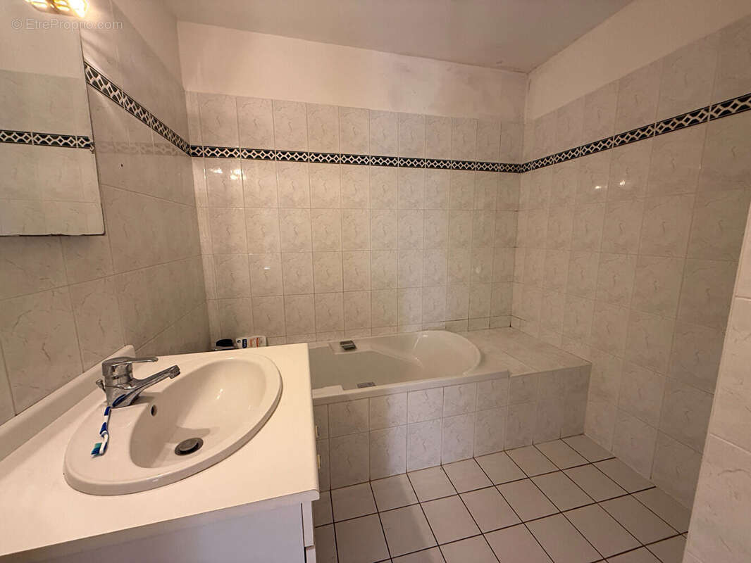 Maison à SAINT-LEGER-DES-PRES