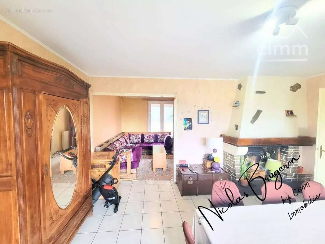 Maison à MONTENDRE