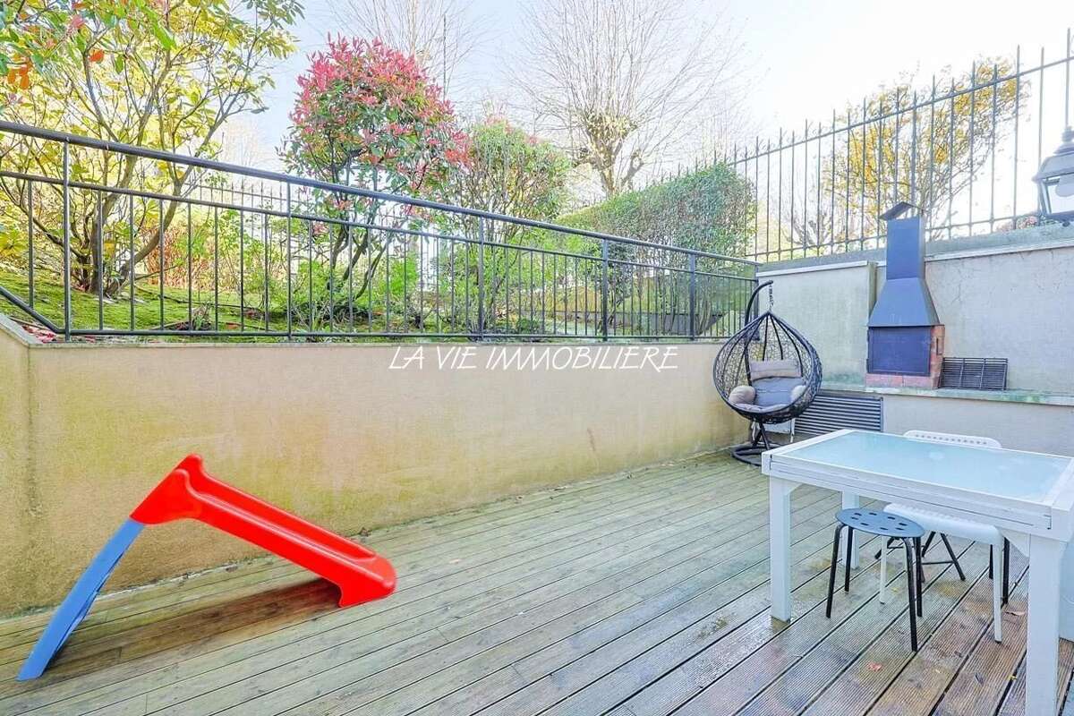 Appartement à CHARENTON-LE-PONT