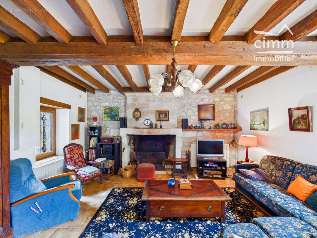 Maison 149 m² à Vernantes  - photo 4