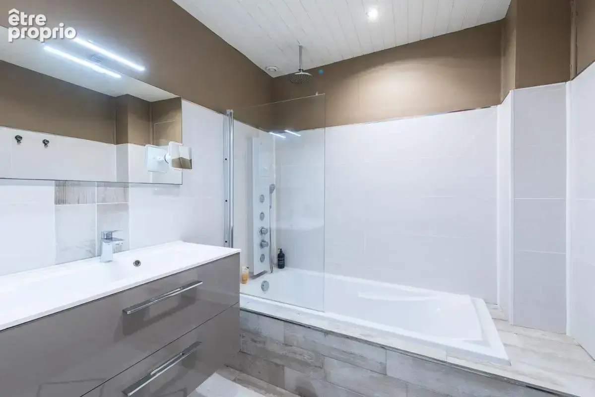 Maison de ville avec terrasse privative de 25 m² + garage – mâcon - photo 7