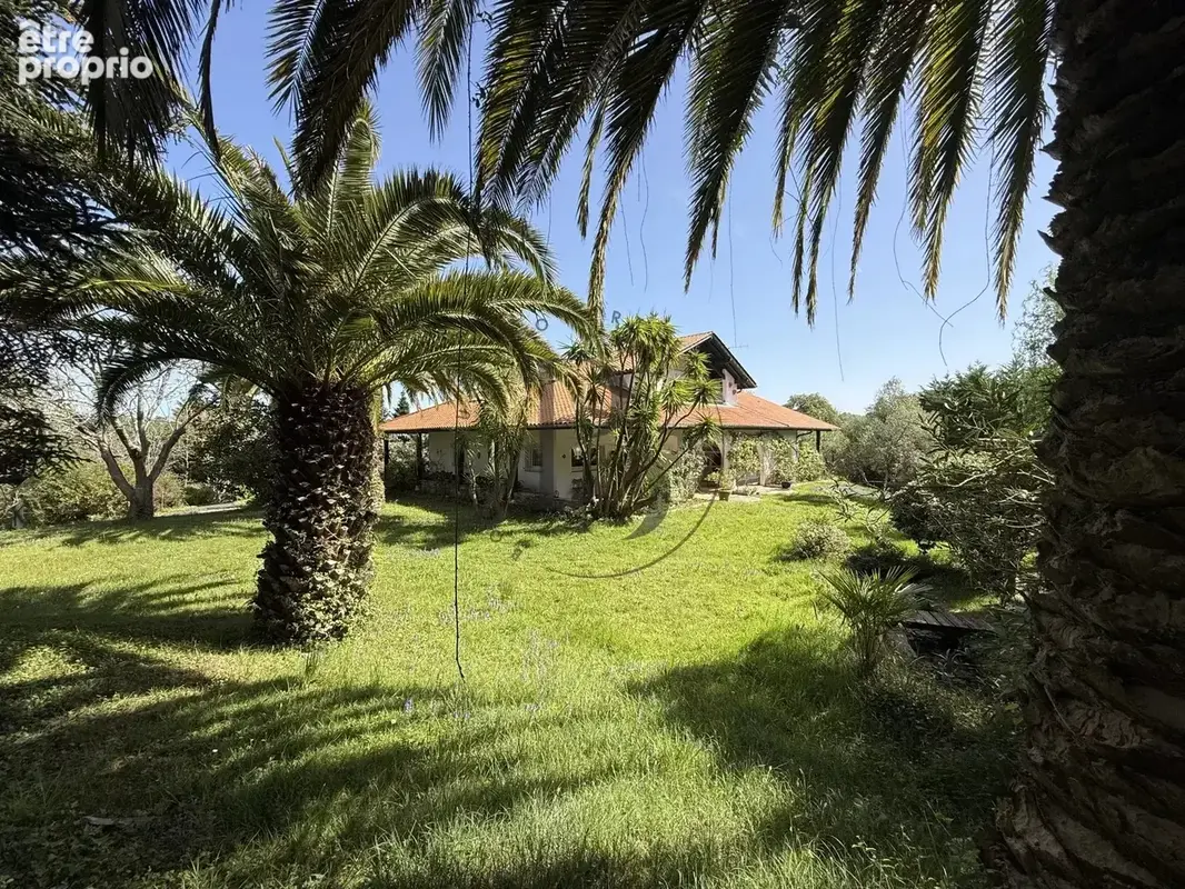URRUGNE - Demeure de caractère au cœur d’un environnement privilégié - photo 2