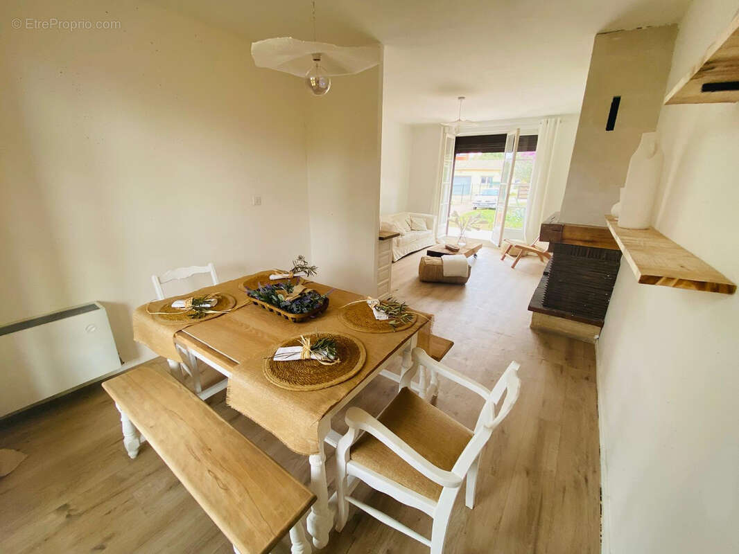 Maison à SAINT-LAURENT-DE-LA-SALANQUE