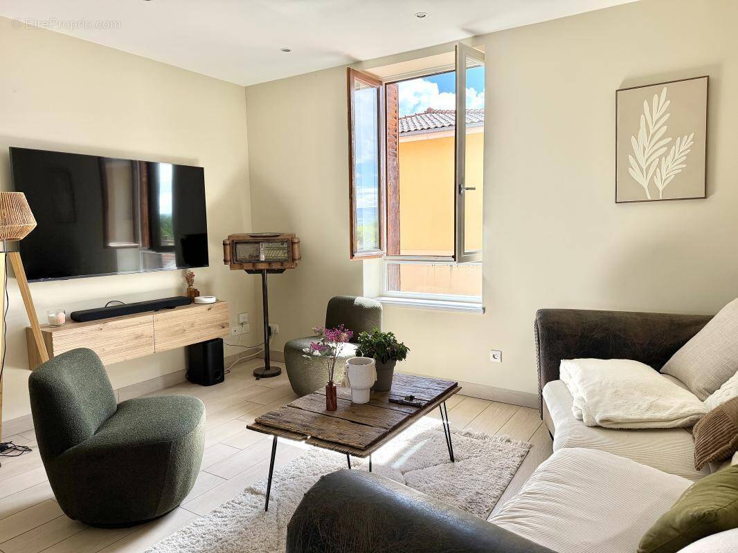 Appartement à MONTROND-LES-BAINS