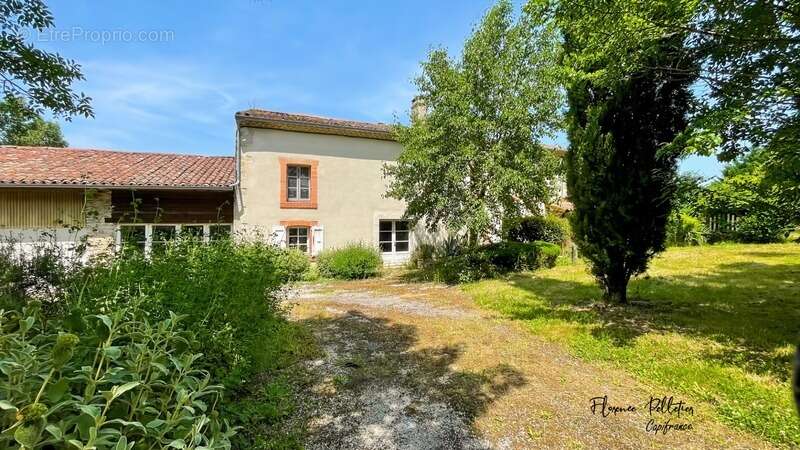 A vendre ancienne métairie 182 m² habitables et 350 m² d’atelier proche de Cuq-Toulza - photo 2