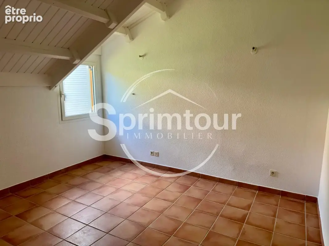 GOURBEYRE — Duplex T3, entièrement rénové avec vue sur les Saintes - photo 15