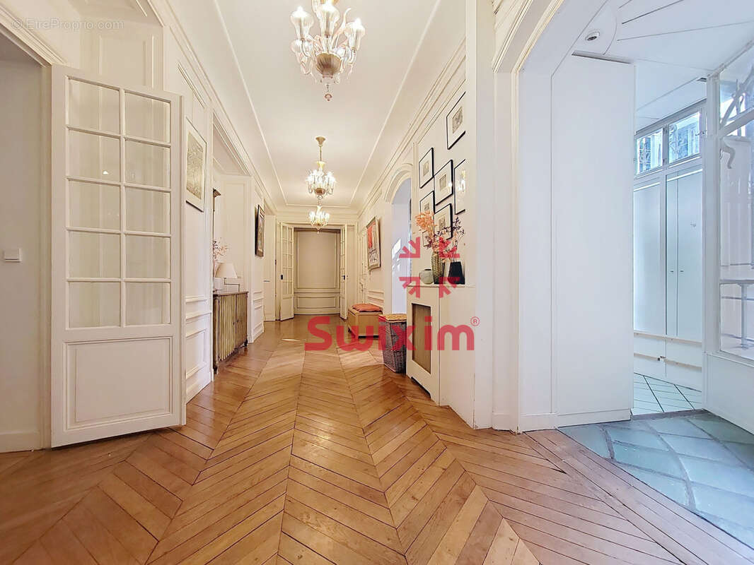 Appartement à PARIS-17E