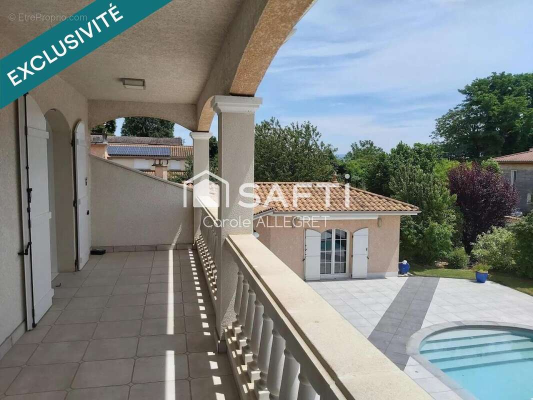 Maison 180 m² à Bourg-Saint-Christophe  - photo 7