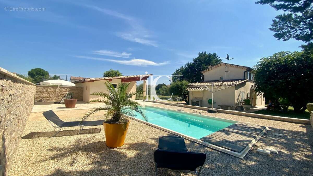 Saint ambroix, maison avec jardin arbore 2584m2, dependances, garage, piscine - photo 6