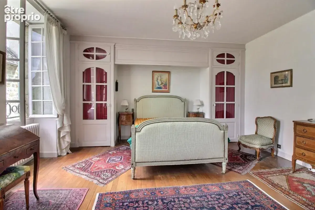 444 000 Euros - Brive centre : Maison de caractère 230m² avec ASCENSEUR, TERRASSE, 2 GARAGES + local/apt indépendant - photo 11