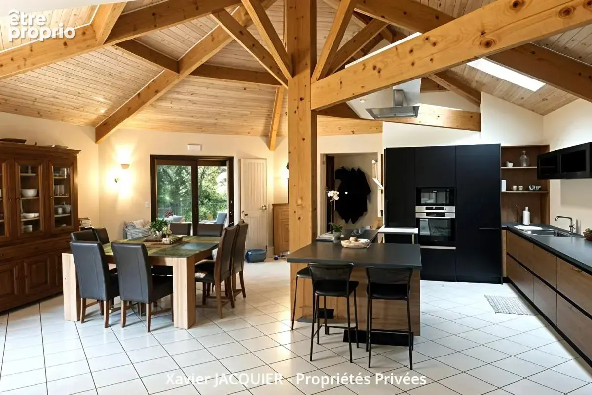 Maison - 7 pièces - 168 m² - Centre bourg - photo 4