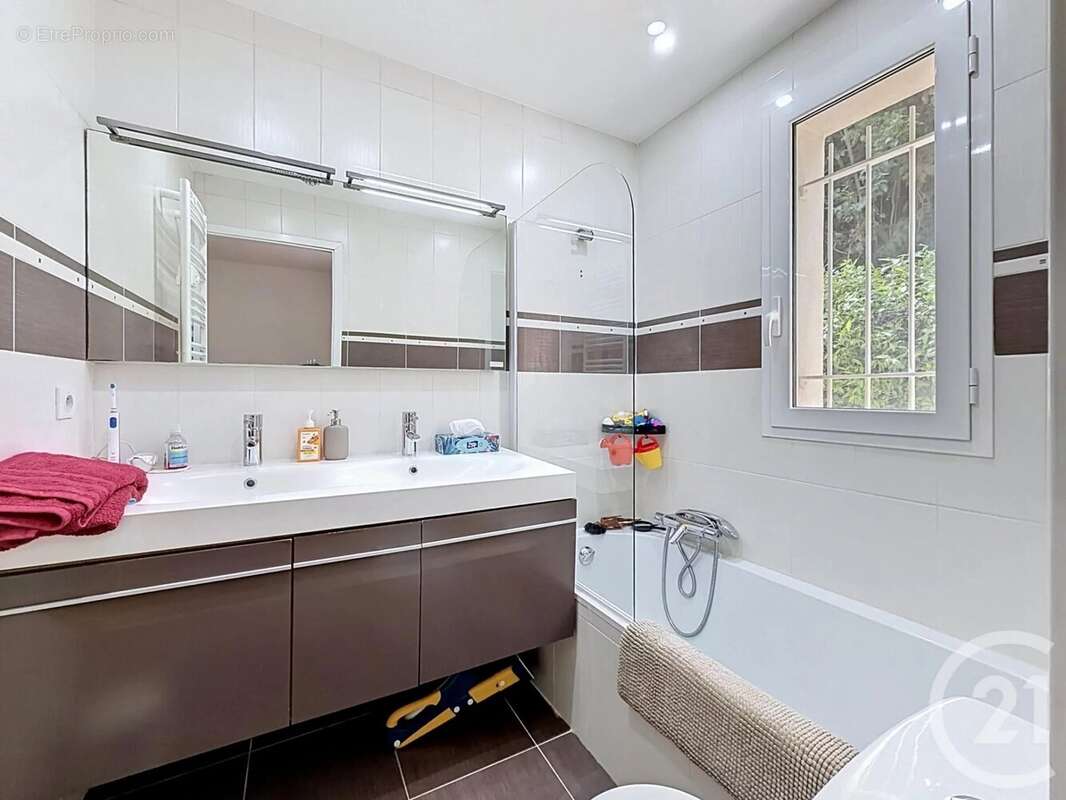 Appartement à MOUGINS
