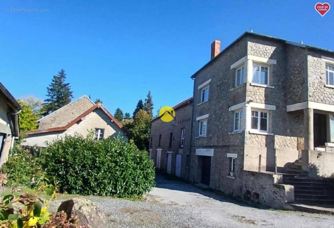 Maison à SAINT-ETIENNE-DE-FURSAC