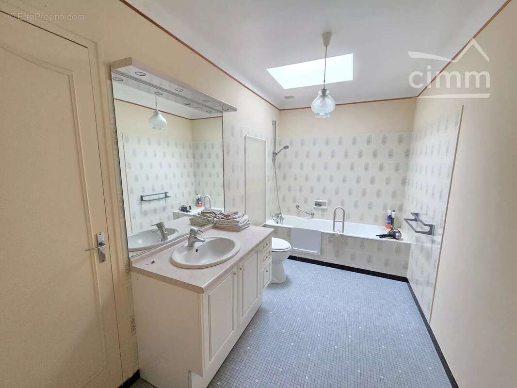 Maison à LES TOUCHES