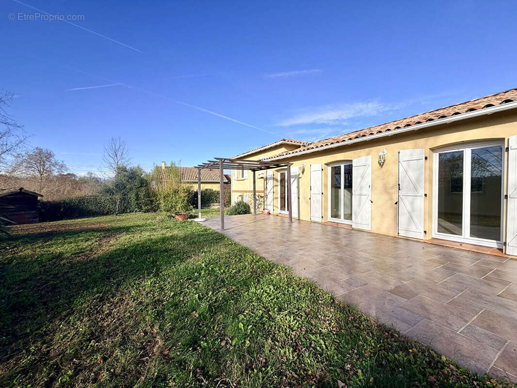 Maison à SAINT-PIERRE-DE-LAGES