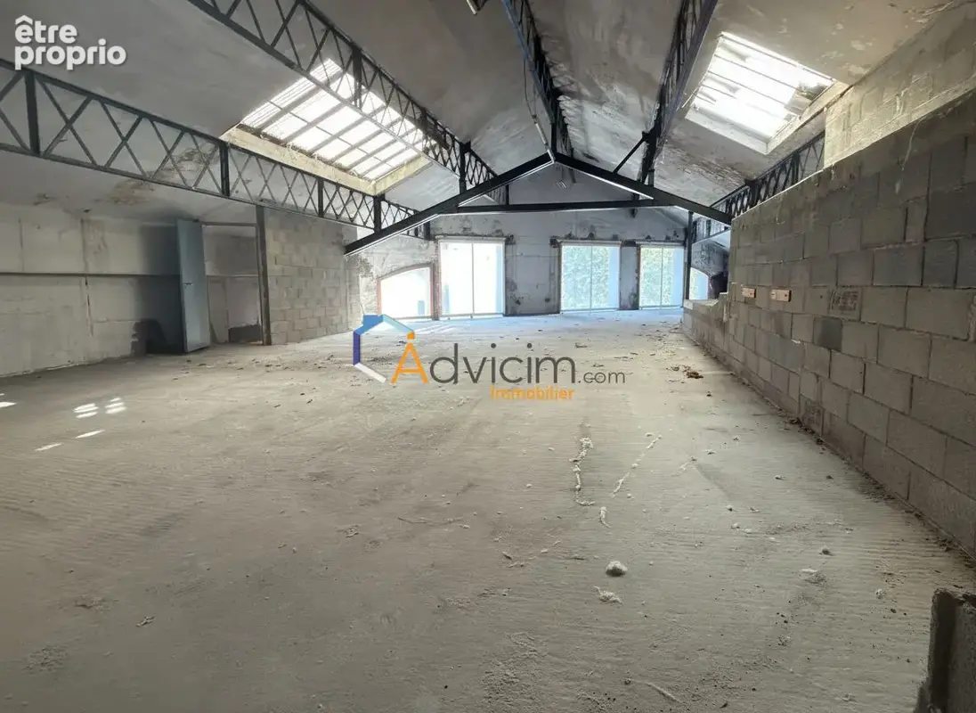 Appartement 1 pièce 200 m² à vendre à Saint-Chamond (42400) - photo 2