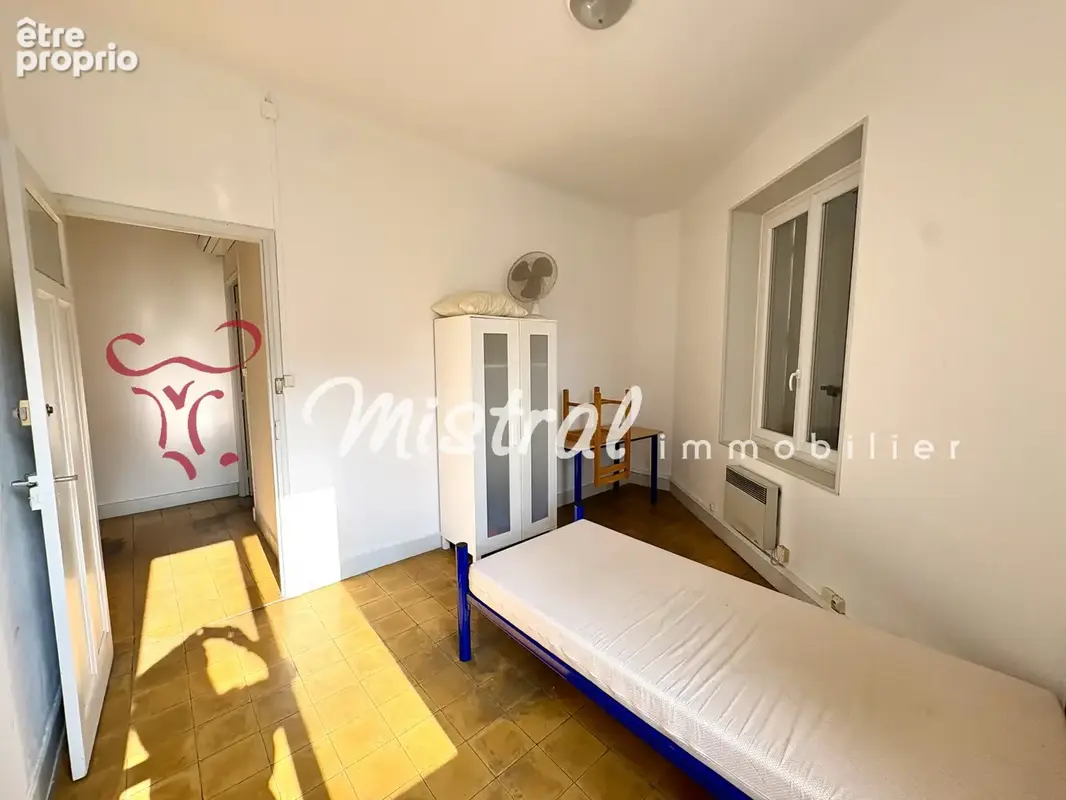 Aigues mortes appartement avec terrasse et local commercial - photo 10