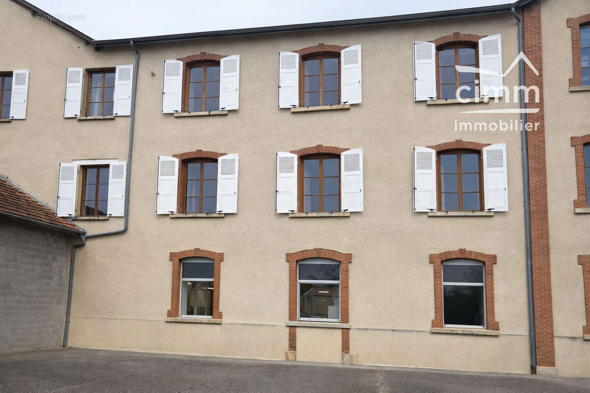 Appartement à SAINT-SIMEON-DE-BRESSIEUX