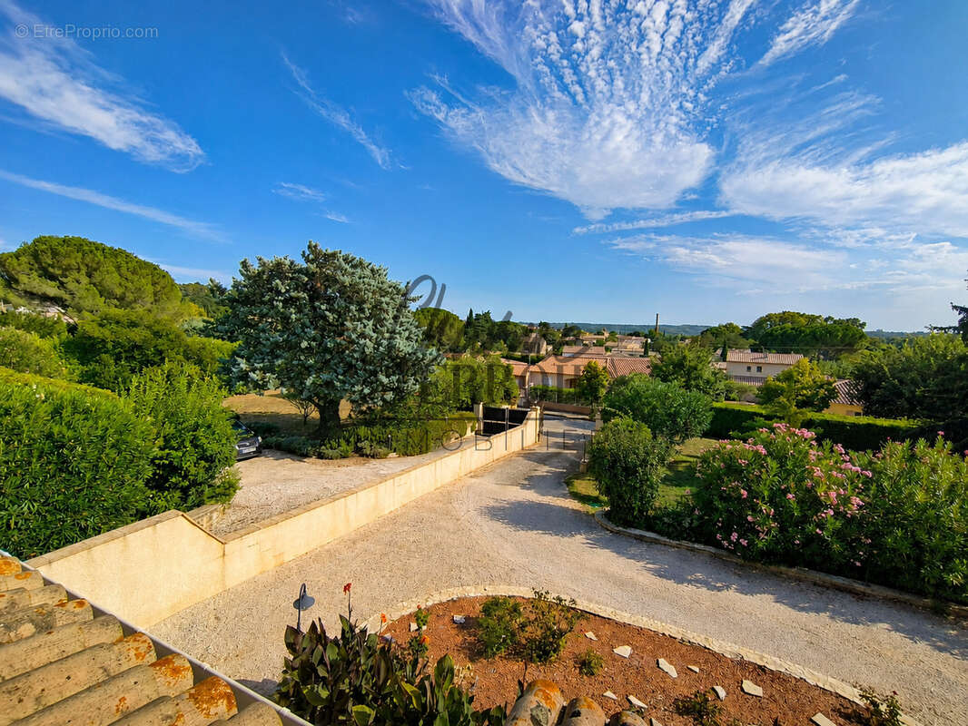 St Quentin la Poterie Villa avec piscine  - un cadre de vie méditéranéen privilégié - photo 5