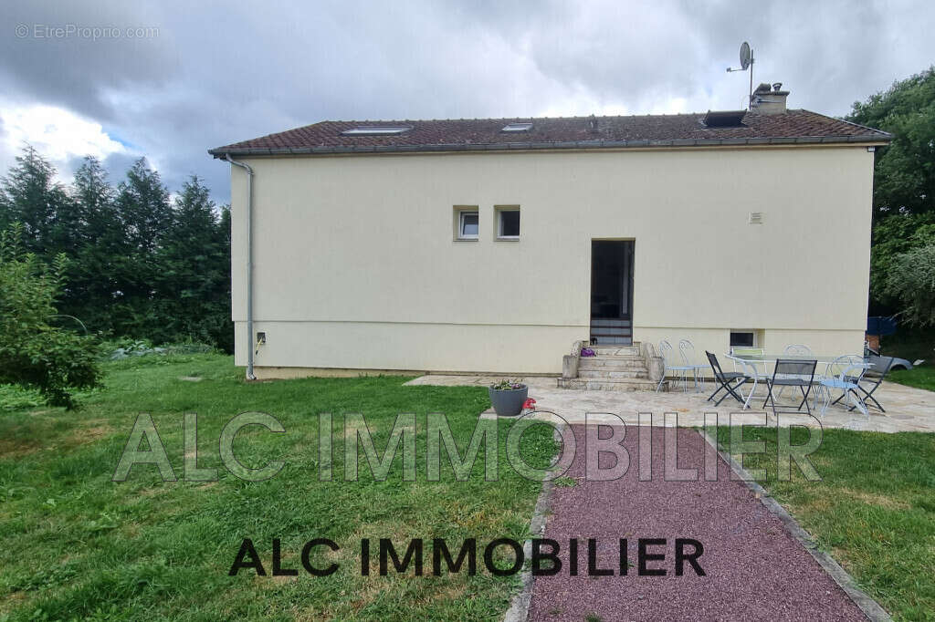 Maison à FERRIERES-LA-VERRERIE