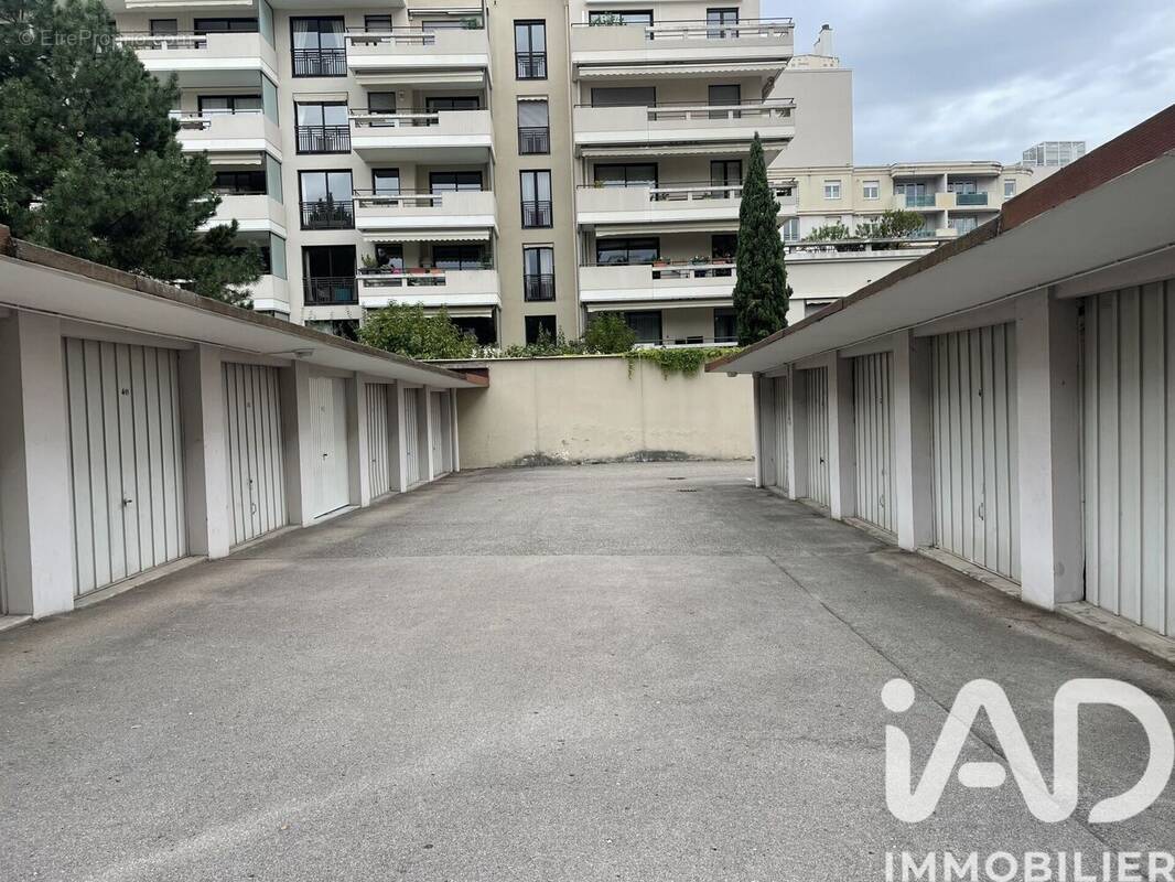 Photo 1 - Parking à LYON-4E