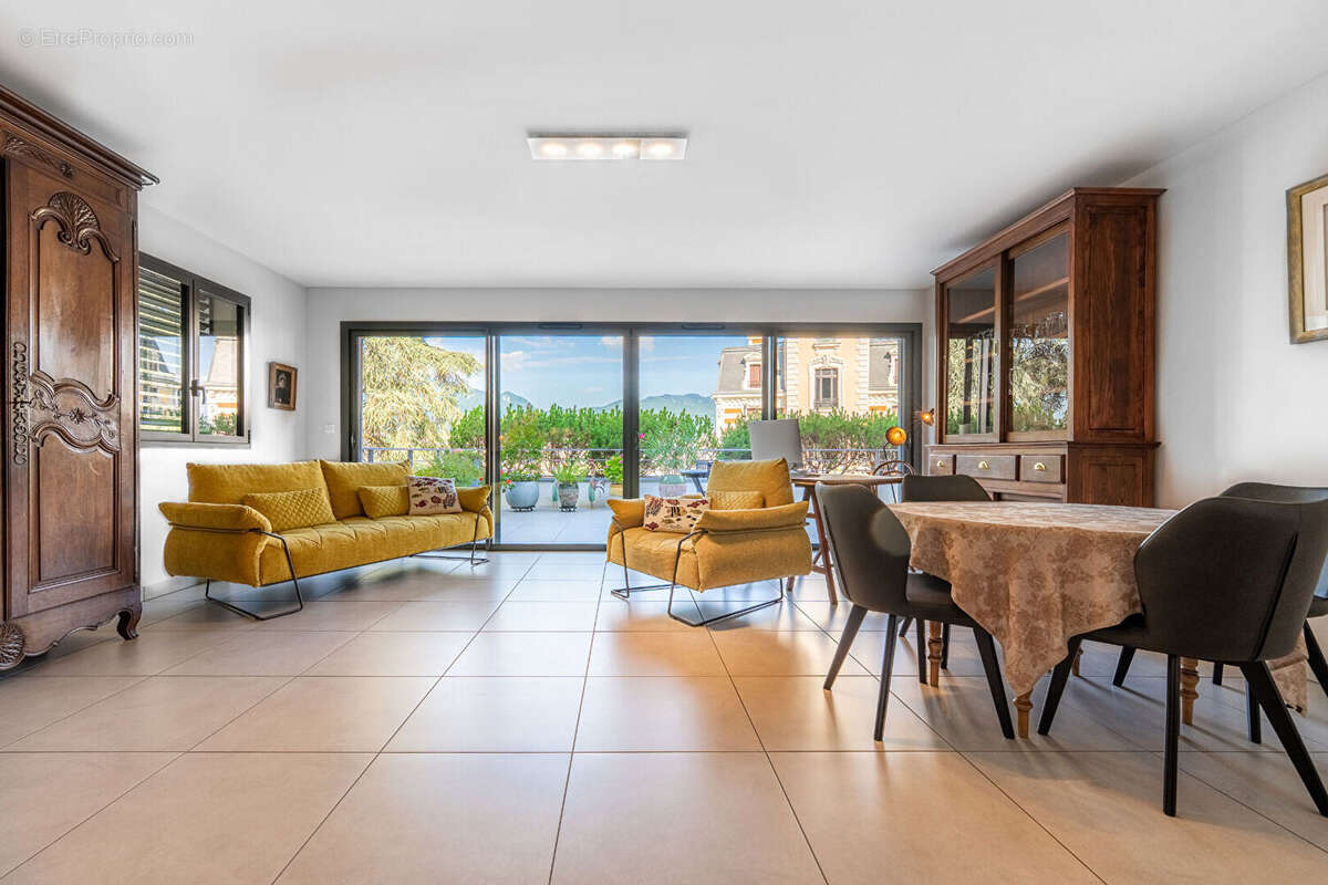 Appartement T3 avec grande terrasse et vue dégagée à Aix-les-Bains - photo 2