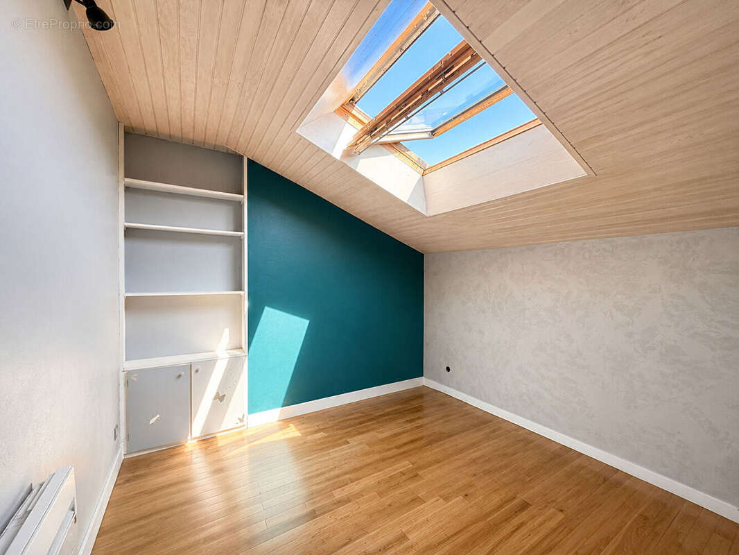 Maison 167 m² à Celle-Levescault  - photo 8