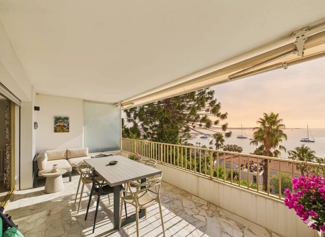 Appartement à VALLAURIS