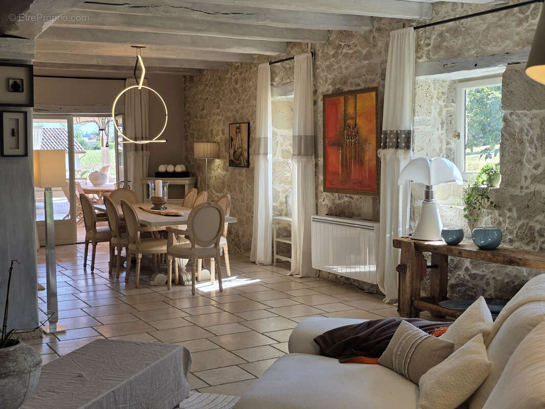 Élégante propriété de charme au cœur de la campagne   4,7 hectares, piscine et dépendances - photo 4