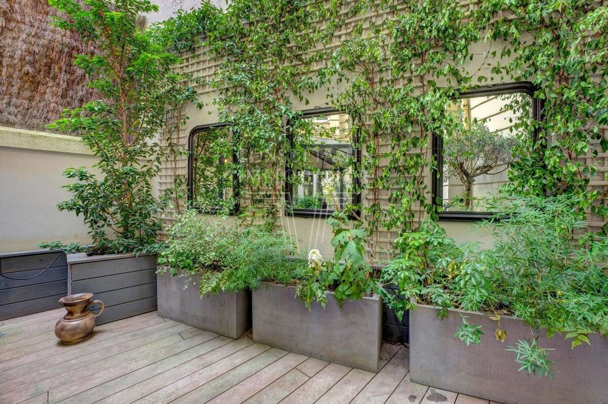 Appartement à PARIS-8E