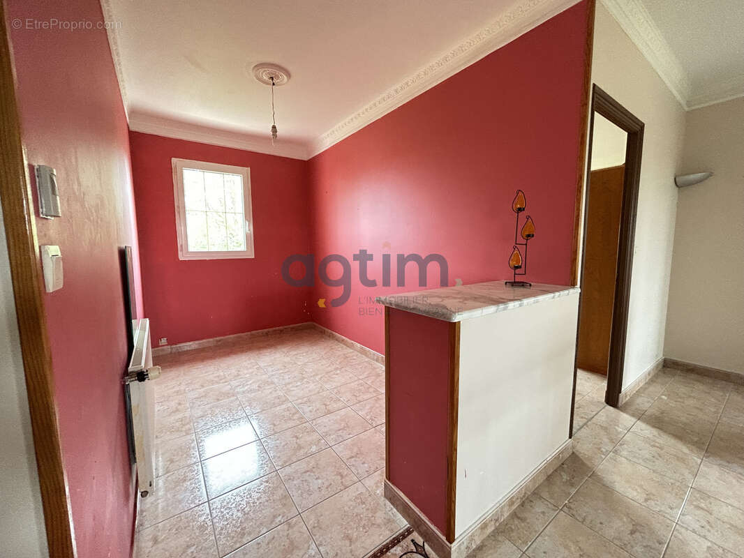 Montaigu-Vendée, quartier calme, maison 200 m2, 6 chambres, et terrain constructible! - photo 14