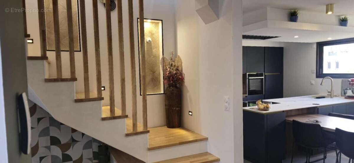 Maison à NEUVILLE-SUR-SARTHE