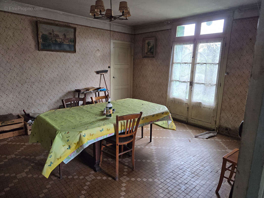 Maison à VARENNES-VAUZELLES