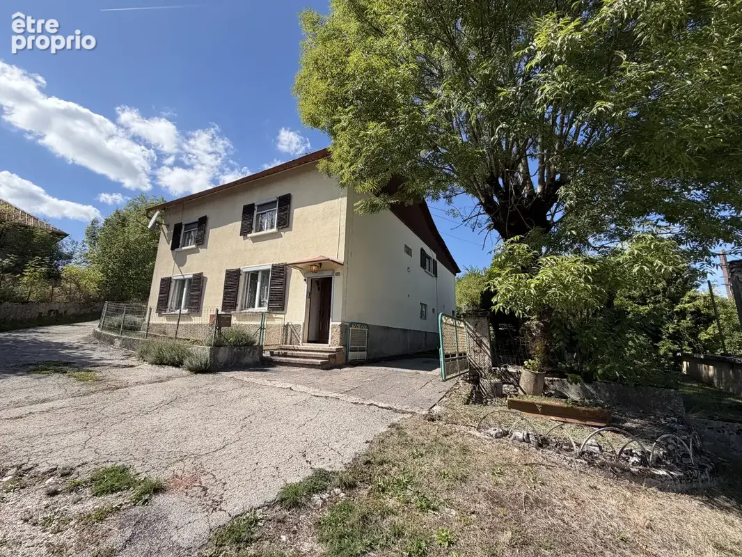 Maison de 202 m2 à rénover - Chaffois (25300) - photo 4