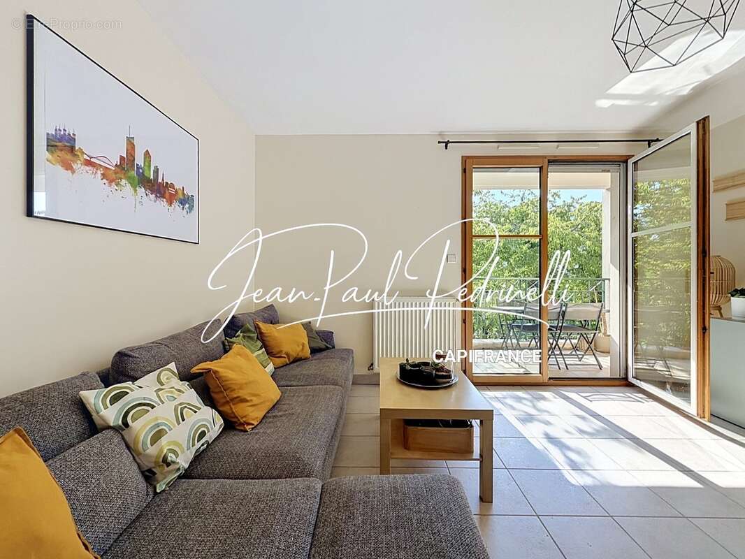Tassin-la-Demi-Lune - Appartement 2 pièces de 48 m² avec balcon, parking privatif et cave - résidence sécurisée récente - photo 12
