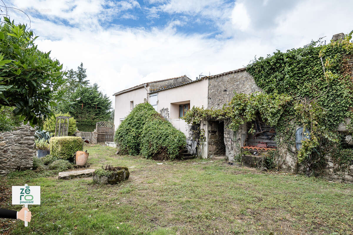 Maison de charme en pierre à vendre à Saint-Étienne-du-Bois, proche Legé   174 m2 habitables - photo 30