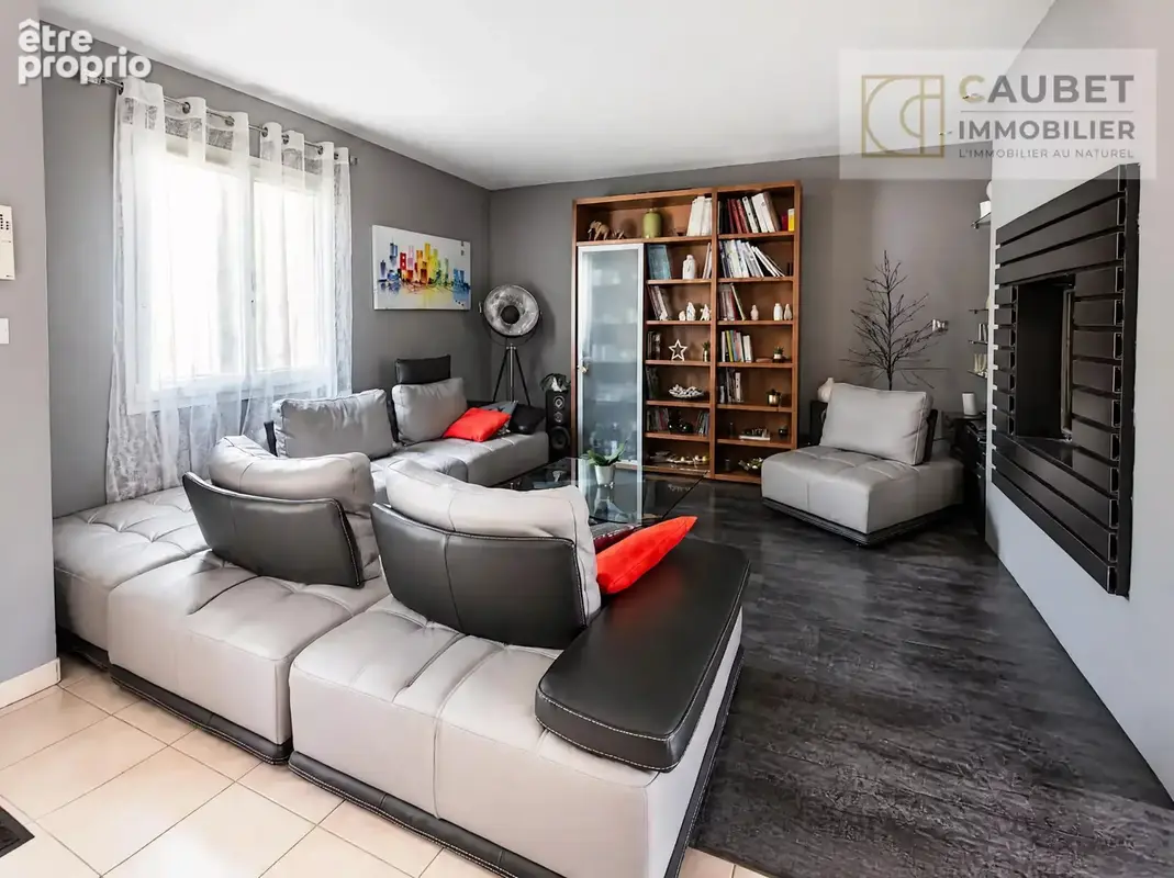 Maison familiale de 220,26 m² avec piscine et vue dégagée. - photo 7