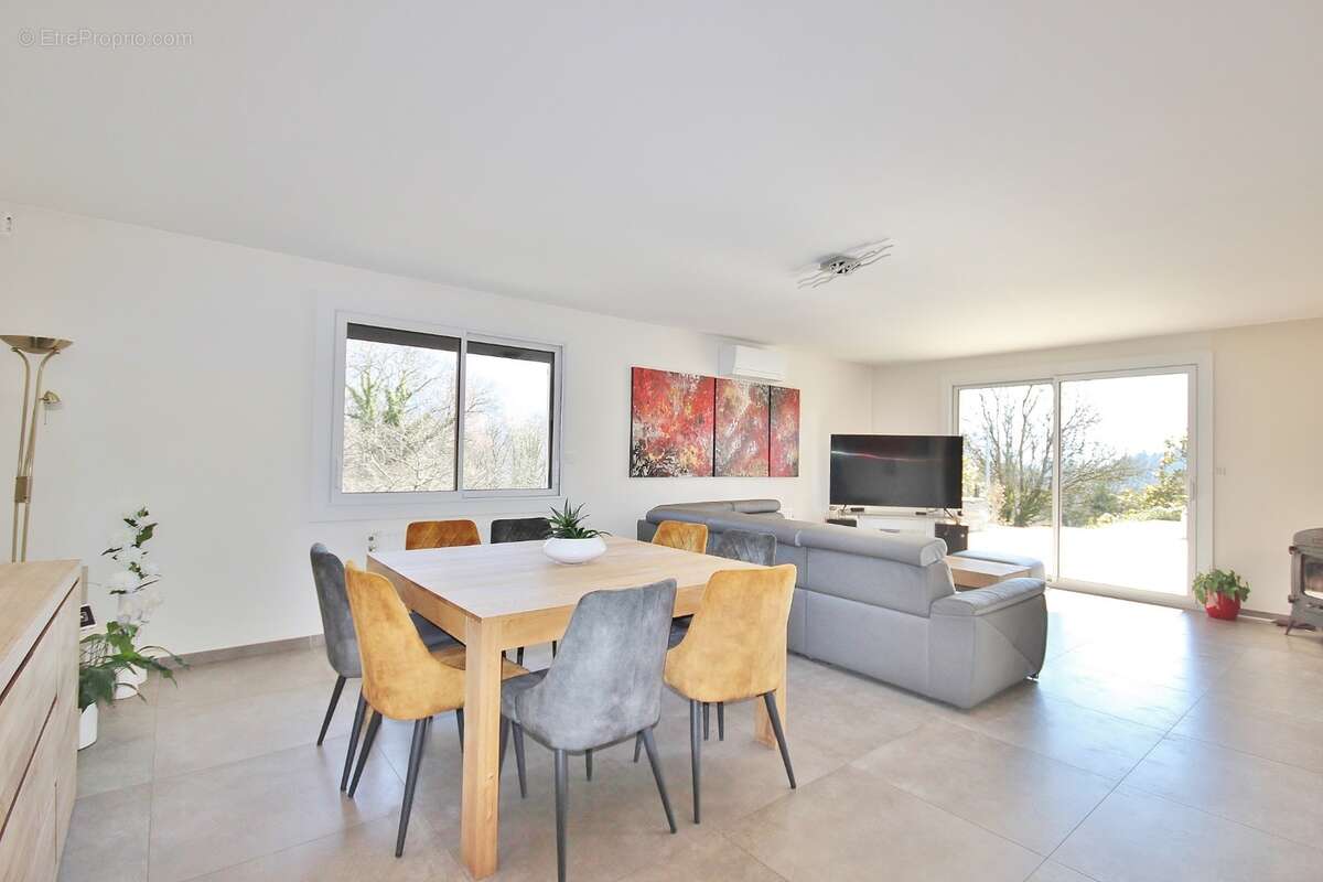 A 10min de CHAMBERY sur NOVALAISE Villa d’architecte 7 pièces de 220 m² plus T2 indépendant 50 m² sur plus de 1700m2– Idéal pour - photo 4