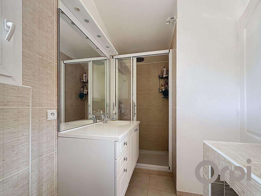 Maison à LES ISSAMBRES