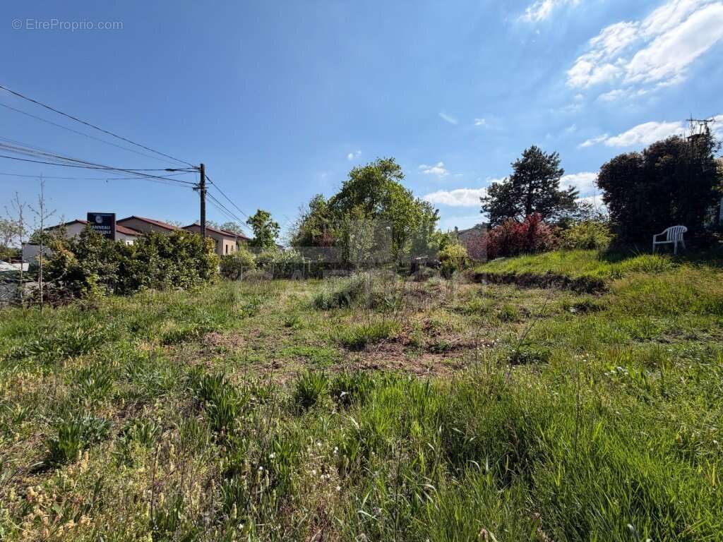 Terrain à GREZIEU-LA-VARENNE