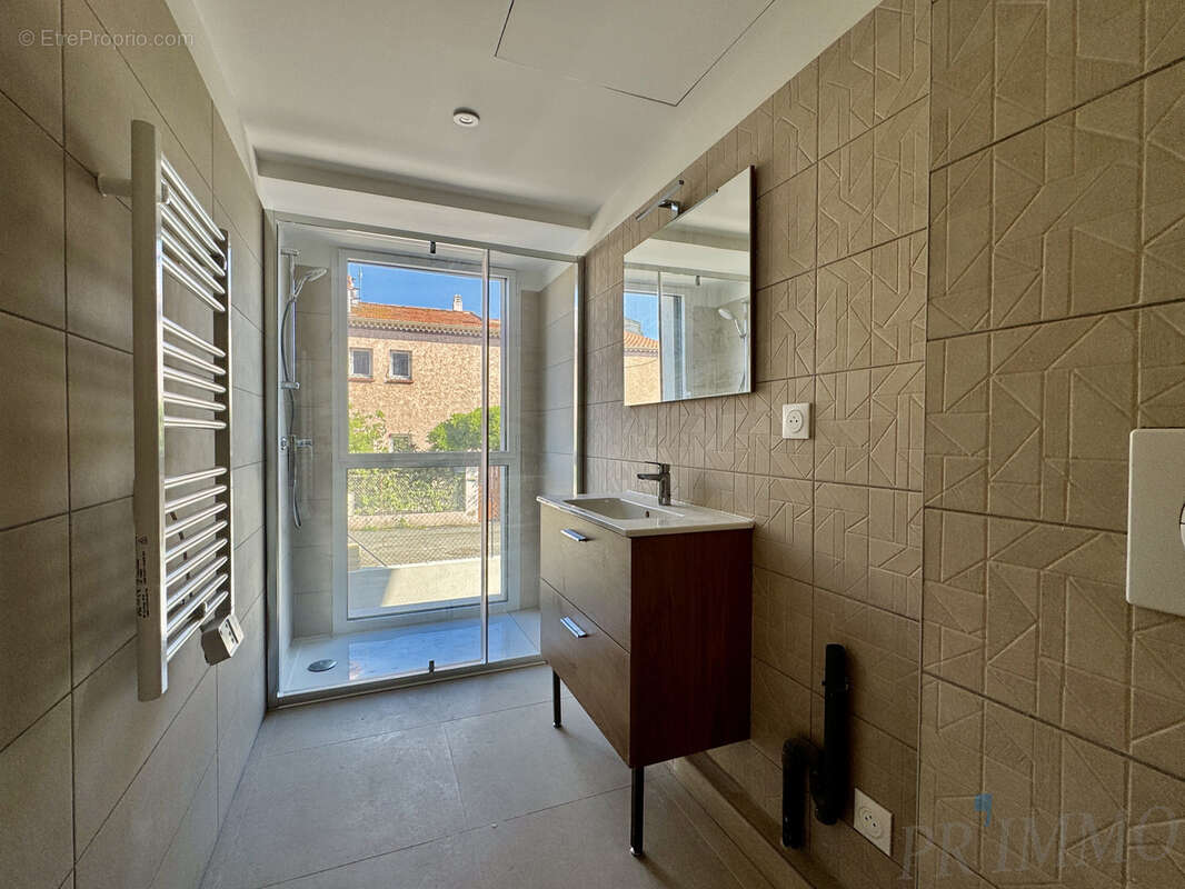 Port fréjus 2   appartement 3 pièces de 76 m2 avec jardin, terrasses et 3 parkings - photo 5