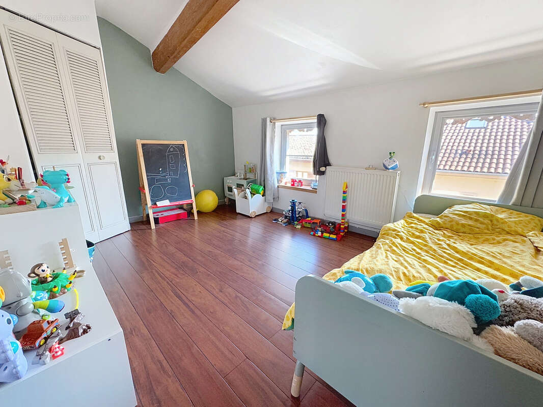 Appartement à SAINT-GENIS-LAVAL