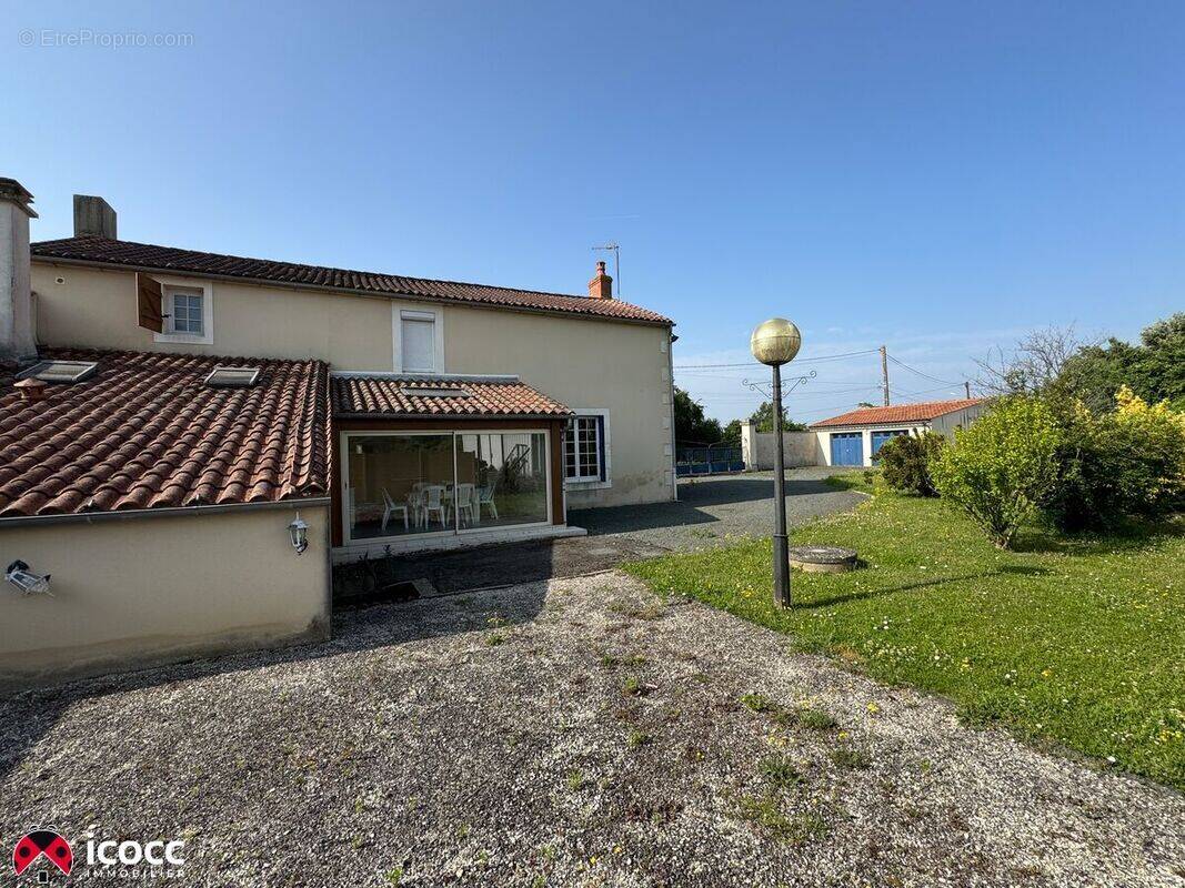 Maison à NALLIERS