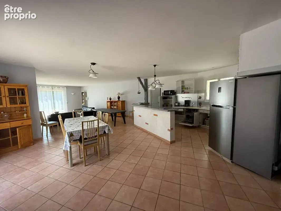 Maison plain-pied Montlegun 190 m² sur vaste terrain arboré avec terrasse et garage indépendant - photo 10